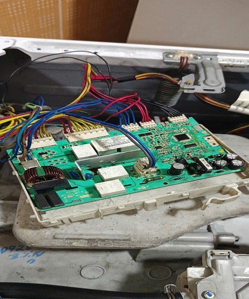 Sửa máy giặt Electrolux lỗi bo mạch tại Hà Nội